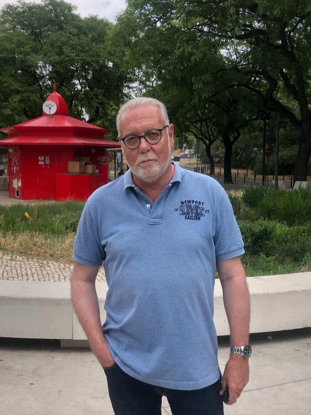 ‘Os governos estão sempre a falar em princípios, em ideias e actos éticos e morais, mas aquilo em que estão a pensar é em interesses.’