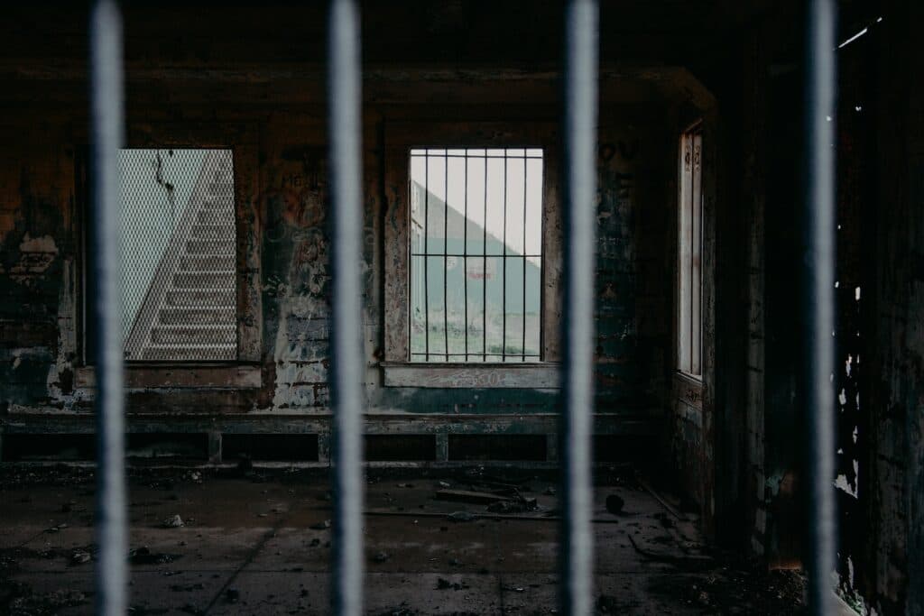 photo of abandoned house