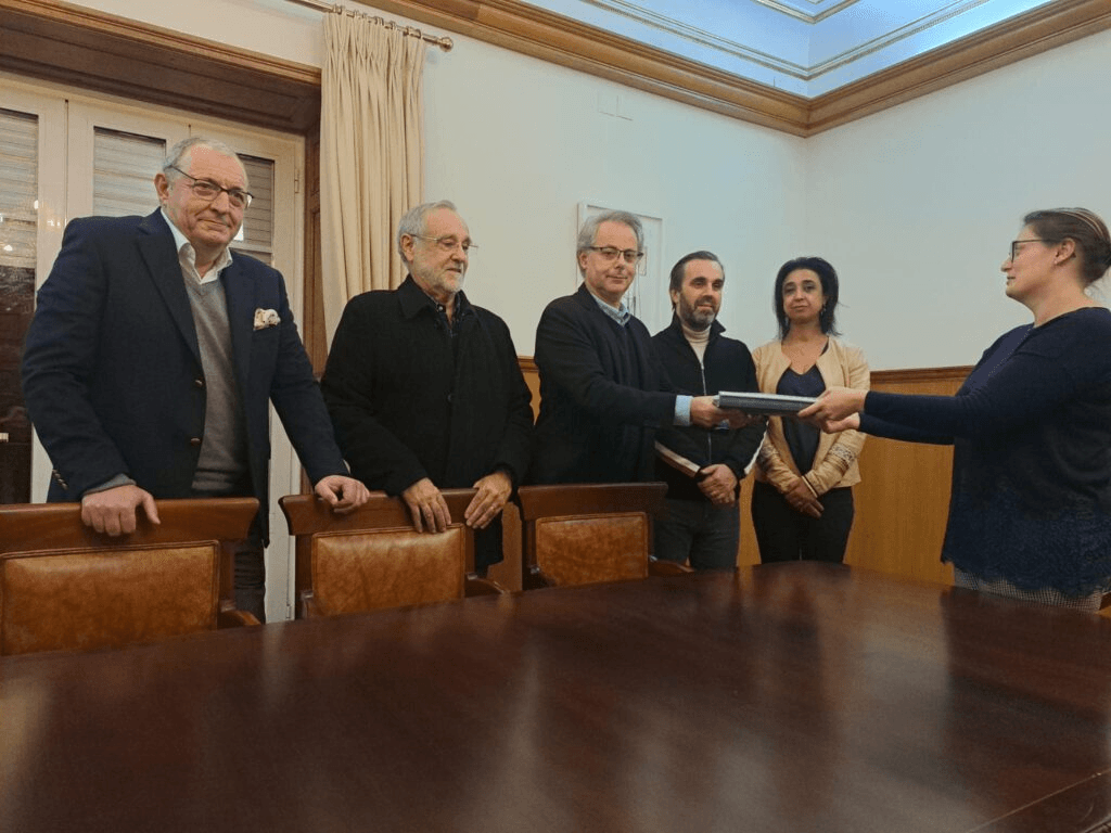 Ordem dos Médicos de Carlos Cortes vai a tribunal por não mostrar pareceres comprometedores escondidos por Miguel Guimarães