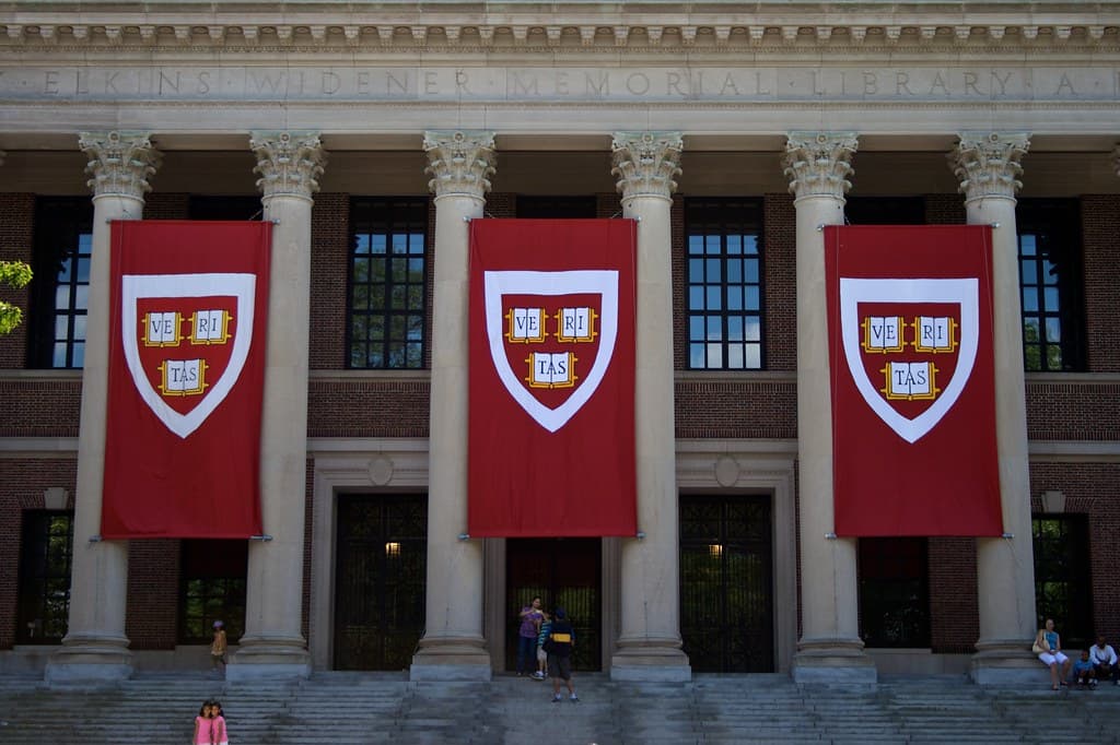 Universidade de Harvard espezinha a verdade