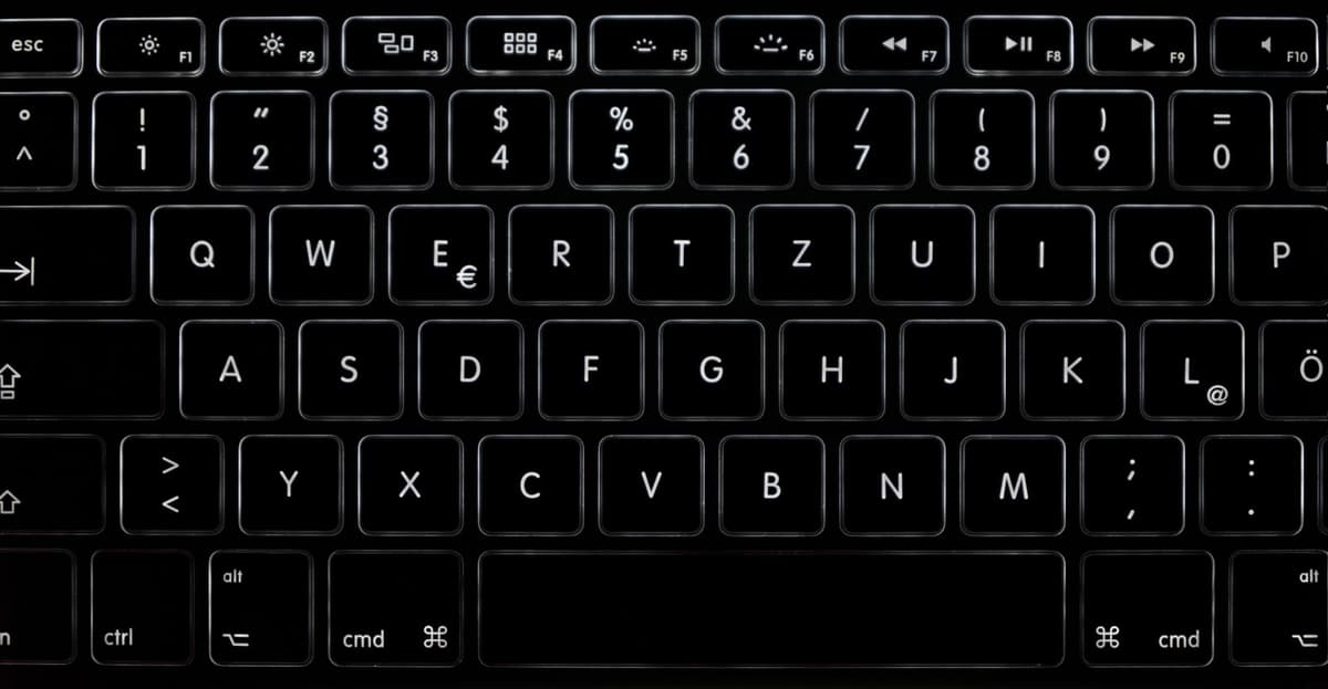 black computer keyboard